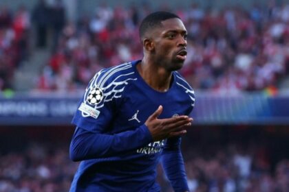 Dembélé comemorando gol com a camisa do PSG