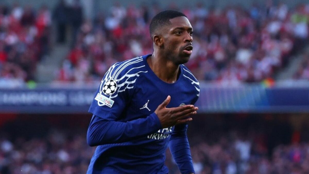Dembélé comemorando gol com a camisa do PSG