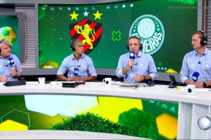 Cleber Machado, Dodô, Mauricio Noriega e Salvio Spinola no estúdio de transmissão da RECORD