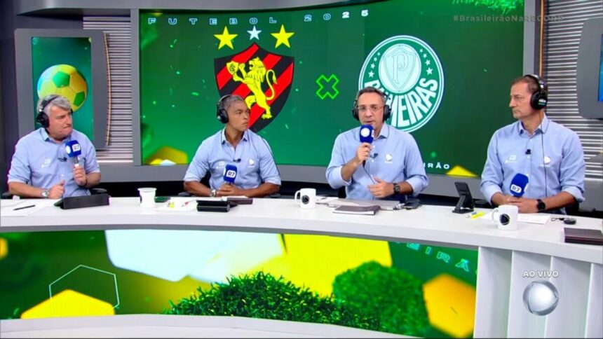 Cleber Machado, Dodô, Mauricio Noriega e Salvio Spinola no estúdio de transmissão da RECORD