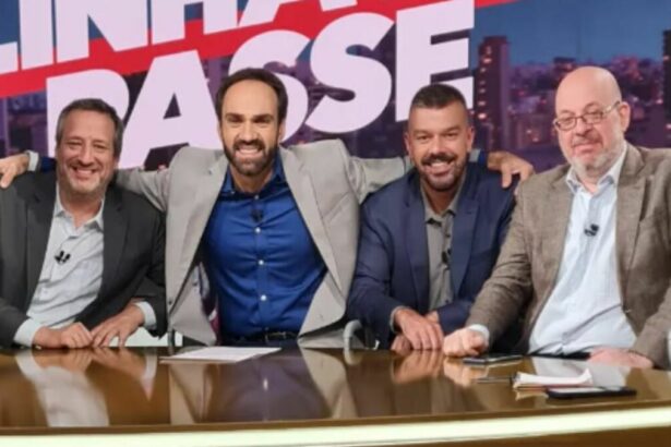 Gian Oddi, Pedro Ivo Almeida, Victor Birner e William Tavares em foto posada, abraçados, no cenário do Linha de Passe