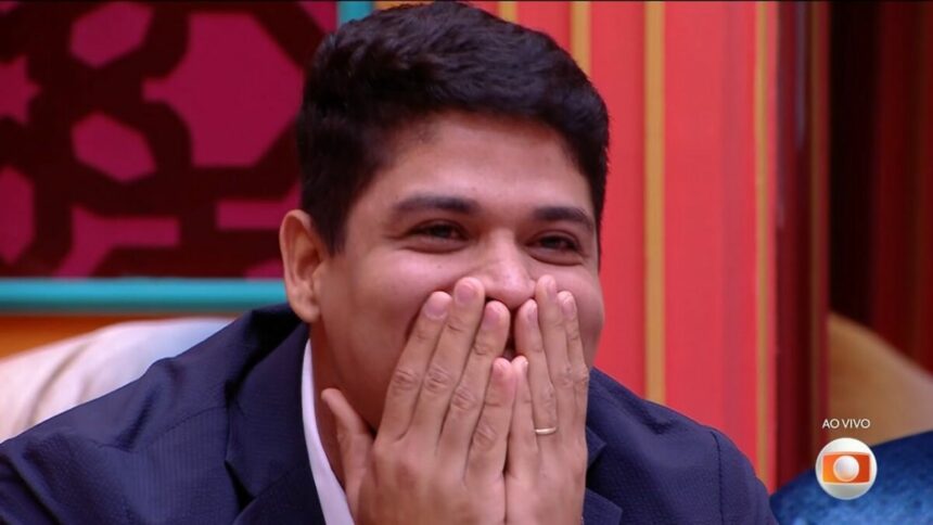 Guilherme com as mãos na boca emocionado na final do BBB 25
