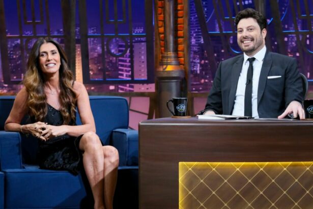 Janine Borba e Danilo Gentili em trecho de entrevista no cenário do The Noite