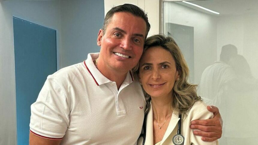 Leo Dias e a médica Ludhmila Hajjar em foto posada se abraçando