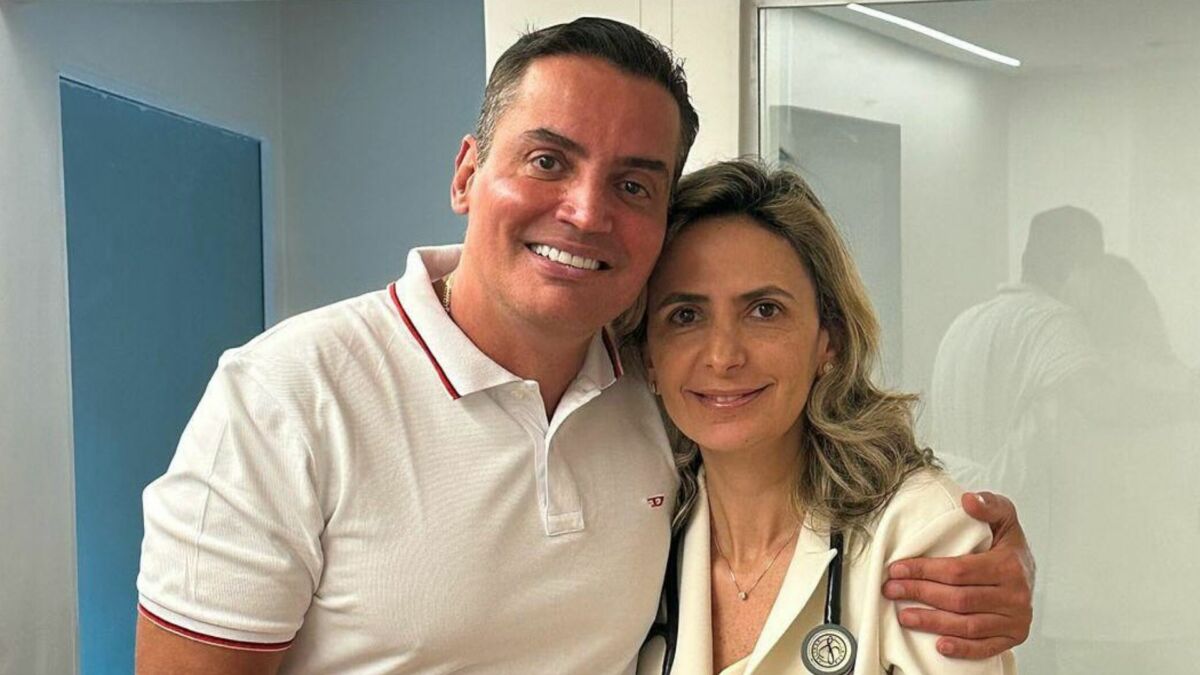 Leo Dias e a médica Ludhmila Hajjar em foto posada se abraçando