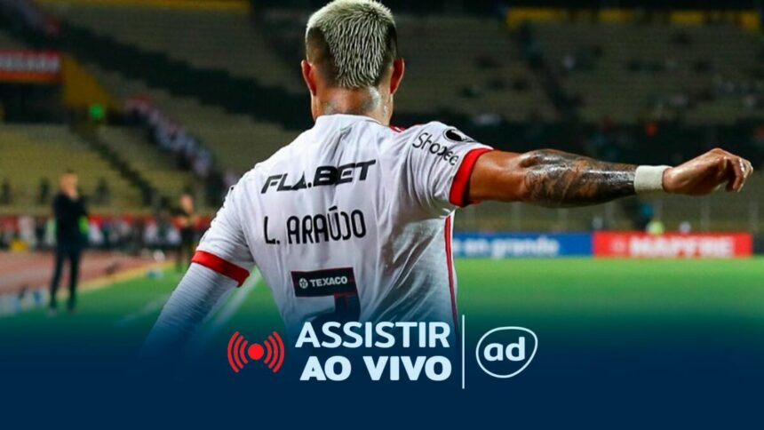 Luiz Araújo com a camisa do Flamengo, na arte onde assistir Vitória x Flamengo