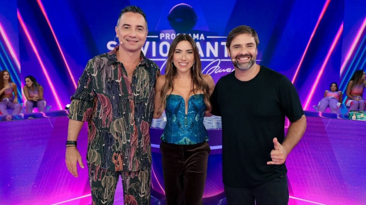 Marco Luque e Fábio Rabin, ao lado de Patricia Abravanel, no cenário do Programa Silvio Santos