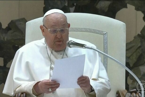 Papa Francisco discursando