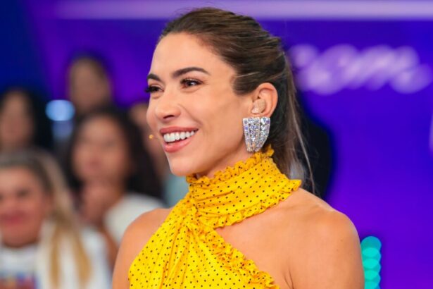 Patricia Abravanel de amarelo no Programa Silvio Santos