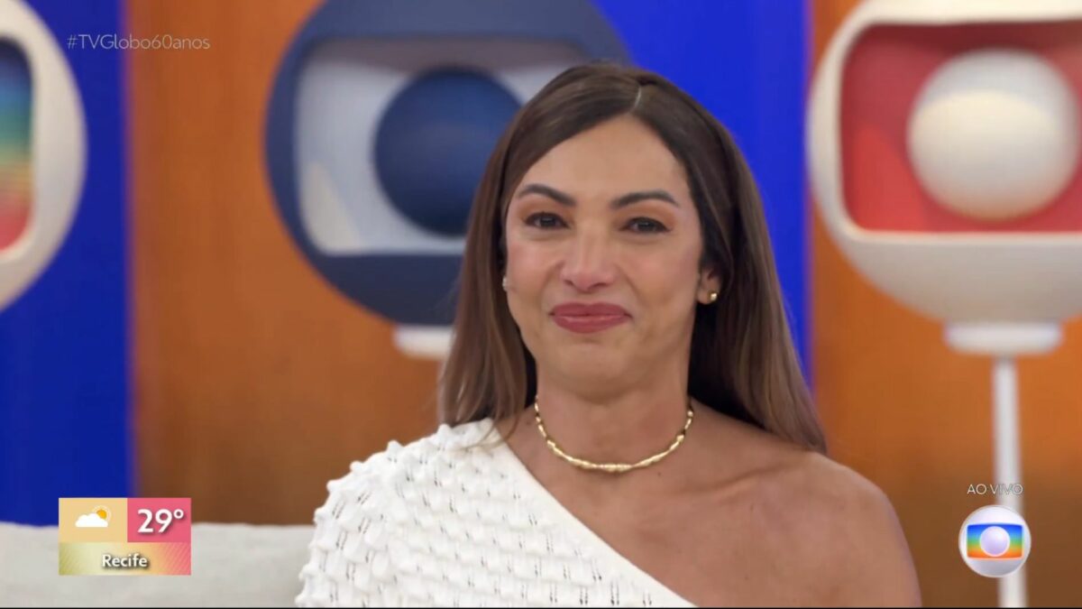 Patrícia Poeta emocionada no sofá do Encontro