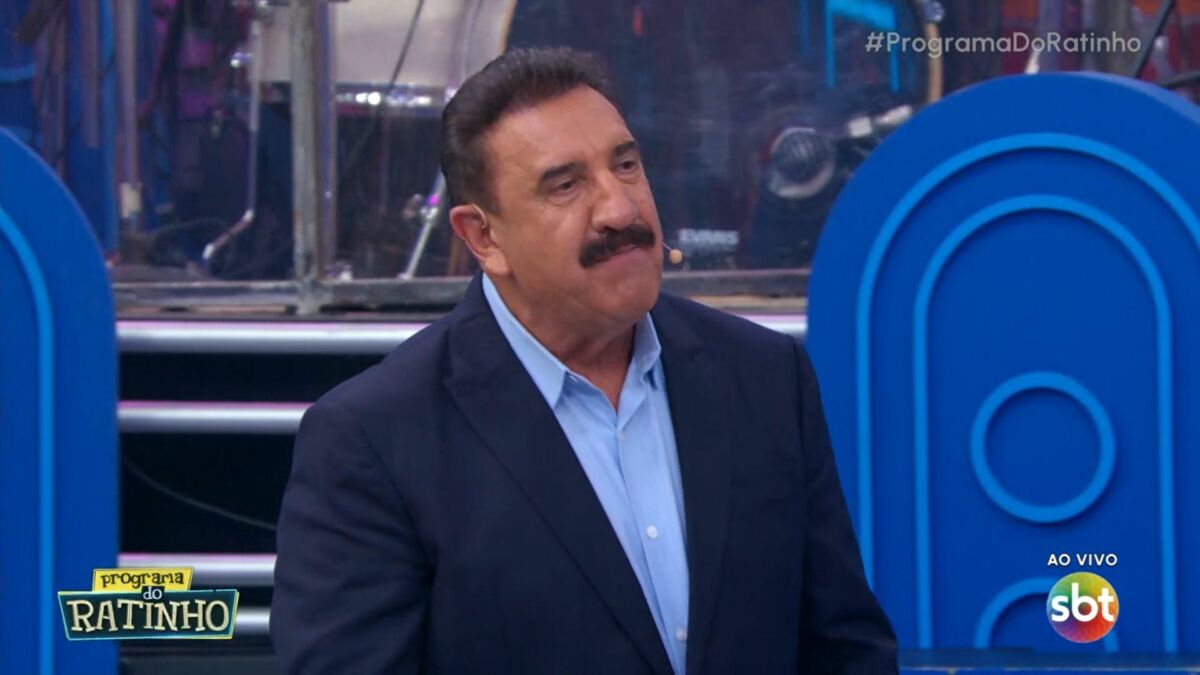 Ratinho em trecho no cenário do Programa do Ratinho