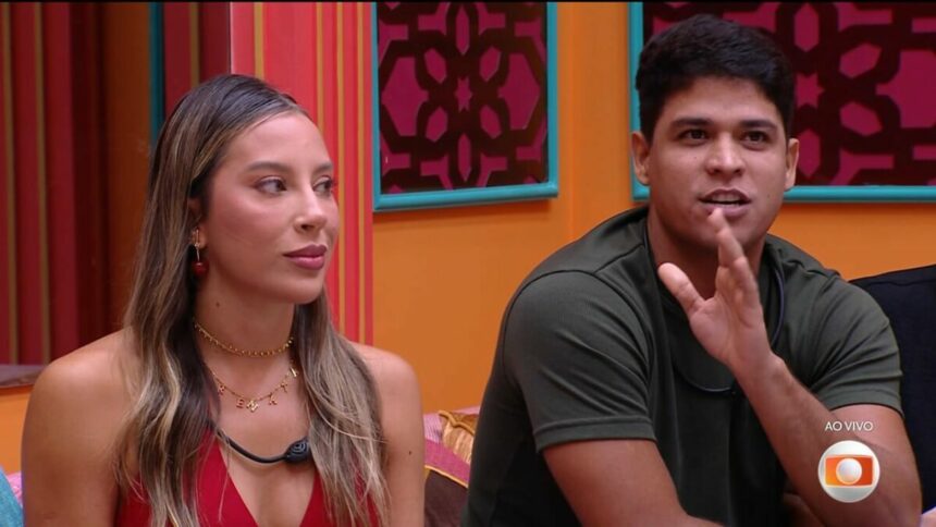 Renata e Guilherme em dinâmica no sofá do BBB 25