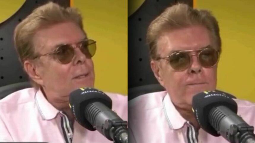 Jornalista Silvio Batalha com óculos de sol em frente ao microfone da Rádio Metrópole FM