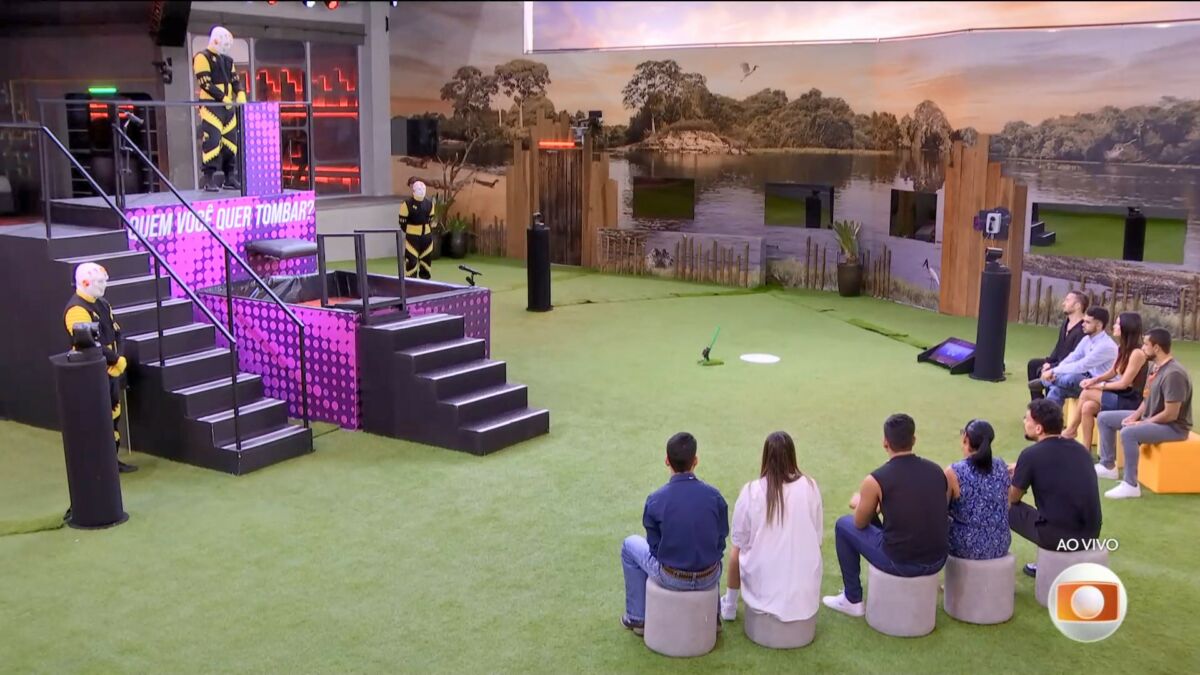 Trecho do Sincerão, com todos no gramado do BBB 25