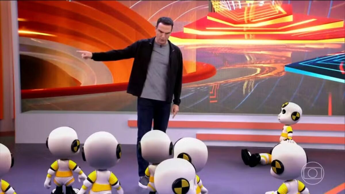 Tadeu Schmidt dando bronca nos minidummies do BBB 25