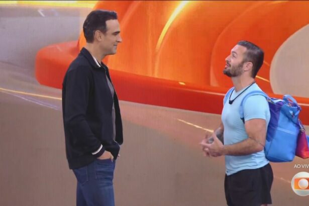 Tadeu Schmidt e Diego Hypolito no cenário do BBB 25 após a eliminação