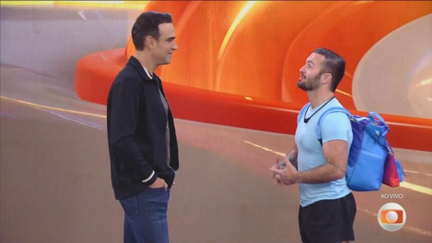 Tadeu Schmidt e Diego Hypolito no cenário do BBB 25 após a eliminação