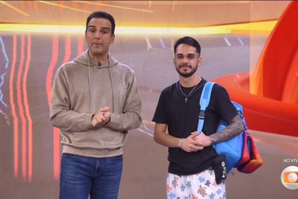 Tadeu Schmidt e João Gabriel no estúdio do BBB 25