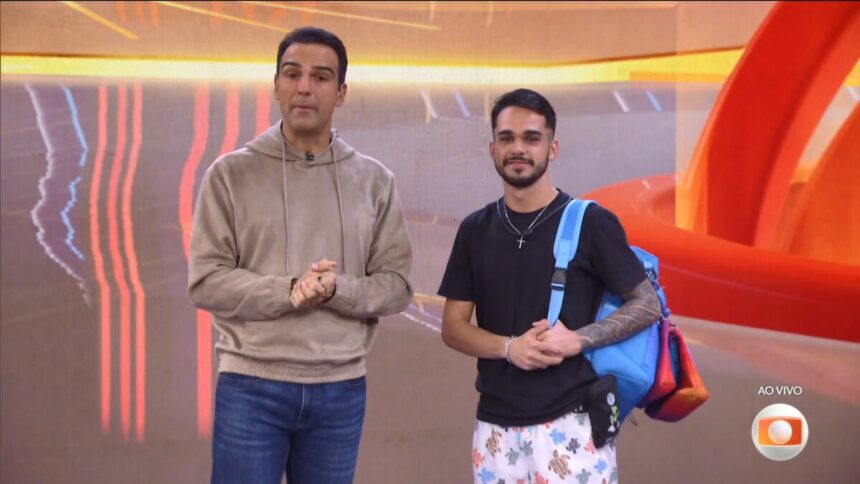 Tadeu Schmidt e João Gabriel no estúdio do BBB 25