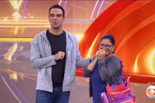 Tadeu Schmidt e Joselma no cenário do BBB 25, após a noite de eliminação
