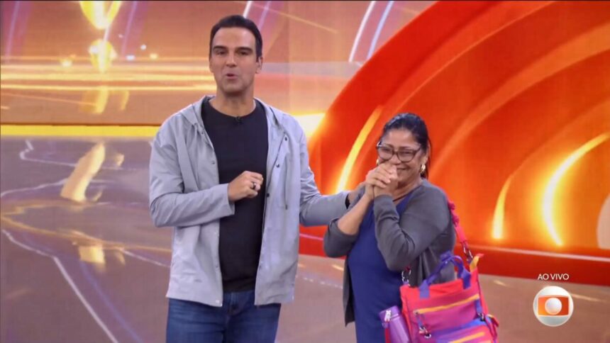 Tadeu Schmidt e Joselma no cenário do BBB 25, após a noite de eliminação