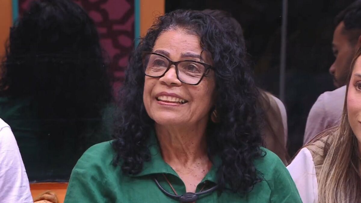 Vilma no sofá do BBB 25
