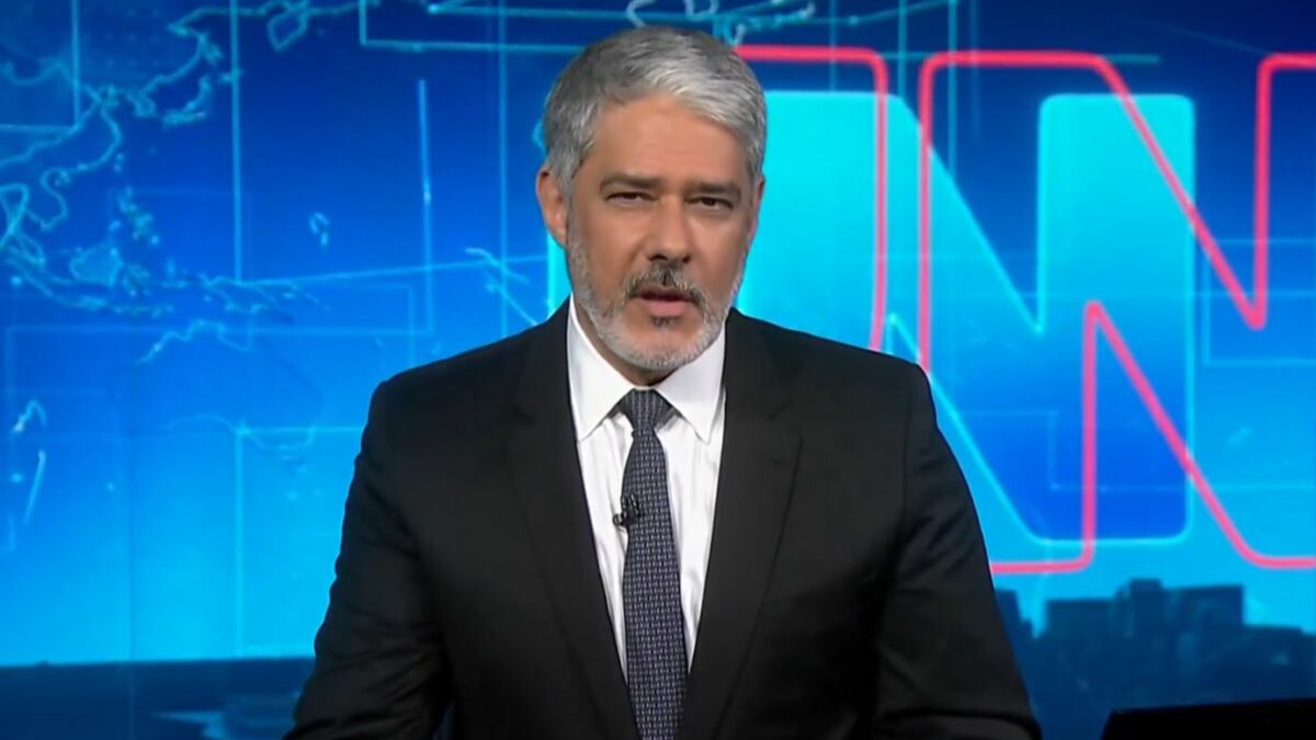 William Bonner na bancada do Jornal Nacional