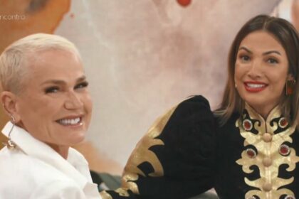 Xuxa ao lado de Patrícia Poeta, vestida de Xuxa, no Encontro
