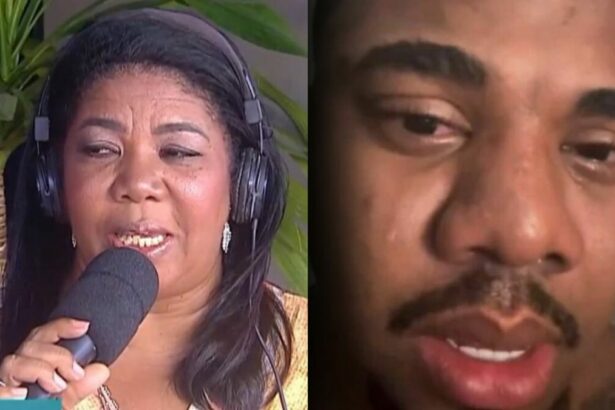 Elisangela Brito, mãe de Davi Brito, segura microfone da RECORD. Davi Brito está chorando com lágrimas nos olhos em vídeo recente