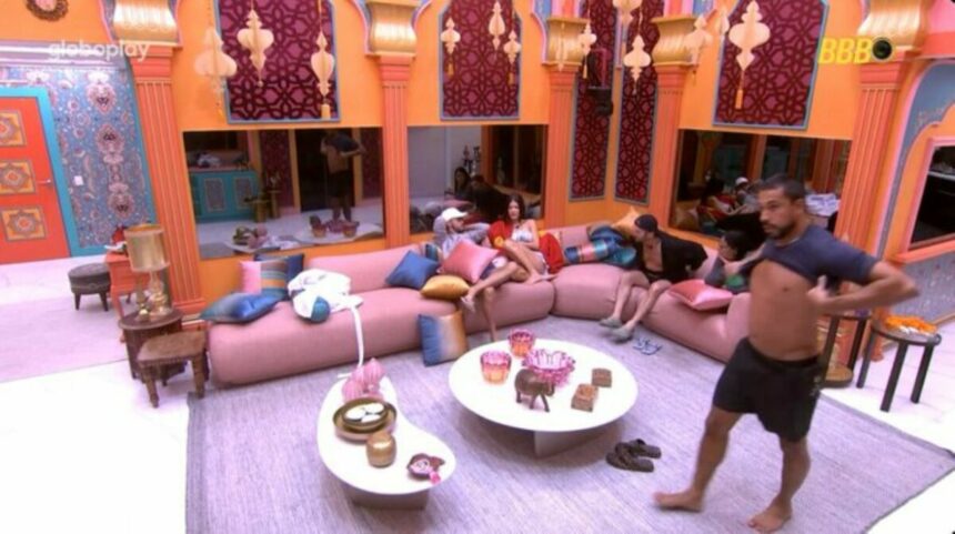 Maike veste a camisa para entrar no confessionário do BBB 25