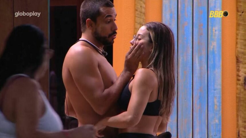 Maike aperta boca de Renata no gramado do BBB 25