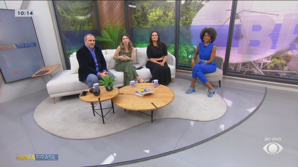 Sofá recebe a colunista kaká novelas