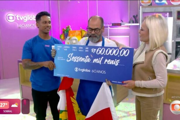 Beto Jambeiro segura o cheque de setenta mil ao lado de Ana Maria Braga no Mais Você