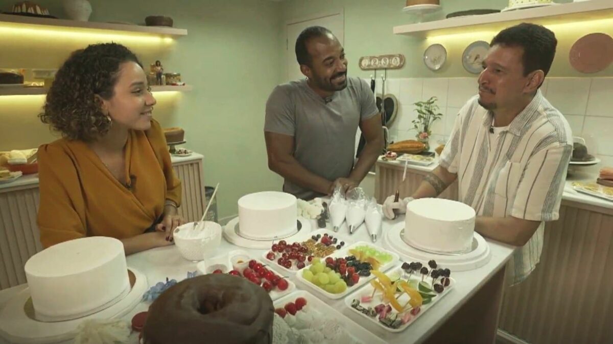 Alexandre Henderson e Daniella Dias em trecho do Expedição Rio sobre novelas