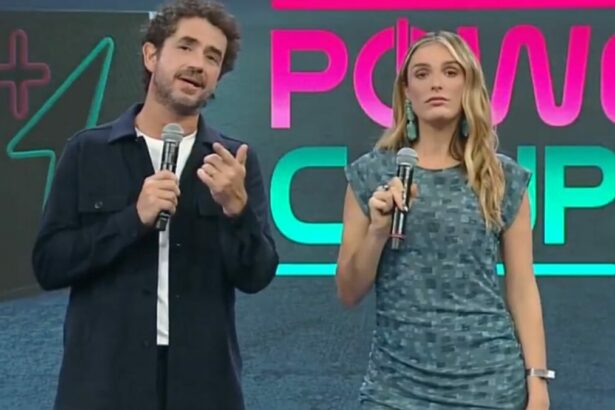 Felipe Andreoli e Rafa Brites no palco do Power Couple Brasil 7