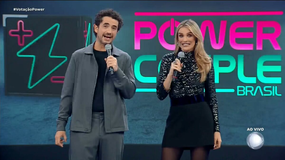 Felipe Andreoli e Rafa Brites vestem look dourado na noite da formação da 2ª DR do Power Couple