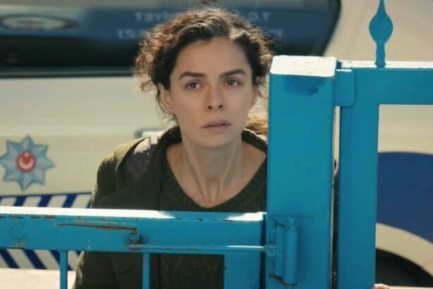 Bahar na delegacia, em trecho do capítulo de Força de Mulher