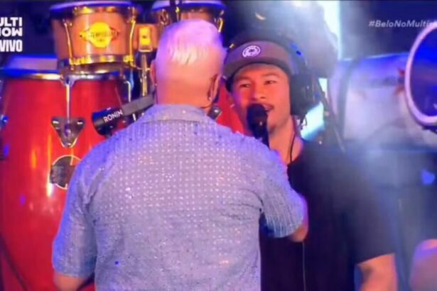 Belo e cinegrafista cantor em trecho de show ao vivo no Multishow