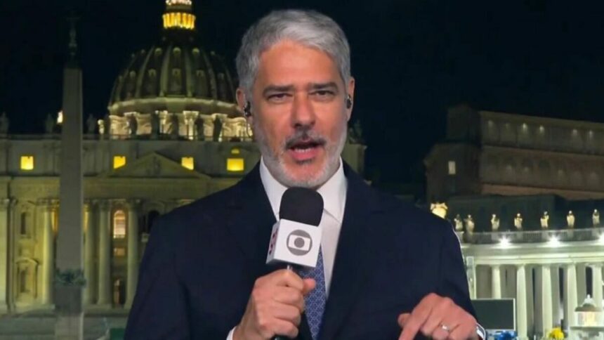 Bonner apresentando o JN direto da Praça São Pedro, no Vaticano