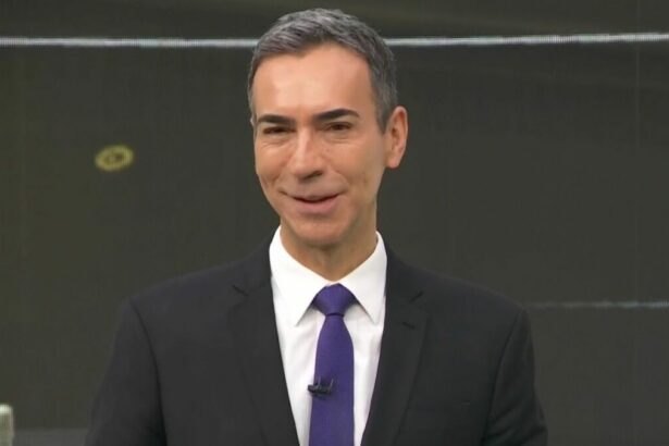 Cesar Tralli no cenário do Jornal Hoje