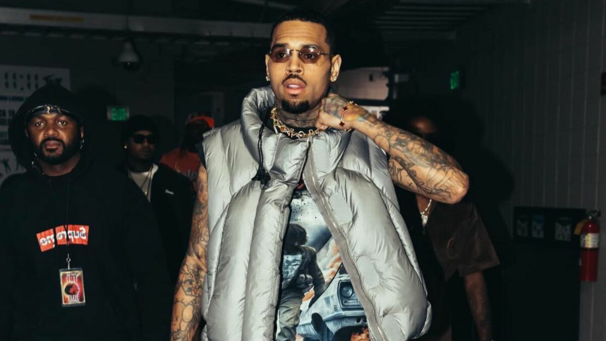 Chris Brown nos bastidores de um show