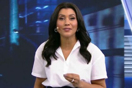 Daniele Brandi no comando do Tá na Hora