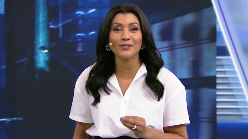 Daniele Brandi no comando do Tá na Hora