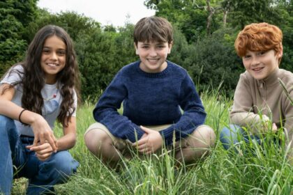 Dominic McLaughlin, Arabella Stanton e Alastair Stout, os protagonistas da nova série Harry Potter