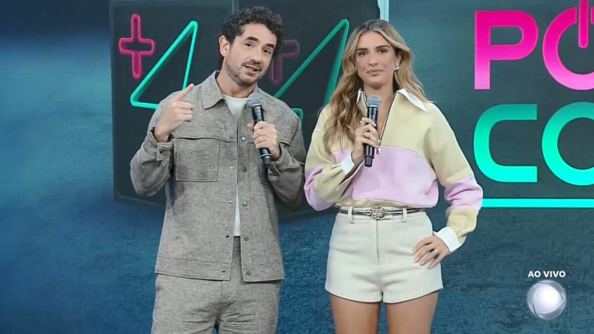 Felipe Andreoli e Rafa Brites no cenário do Quebra Power