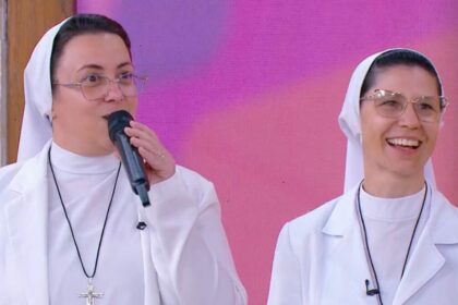 Freiras Marisa e Marizele no estúdio do Mais Você