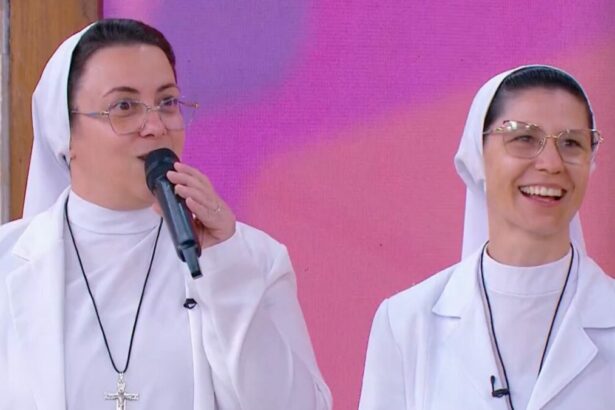 Freiras Marisa e Marizele no estúdio do Mais Você