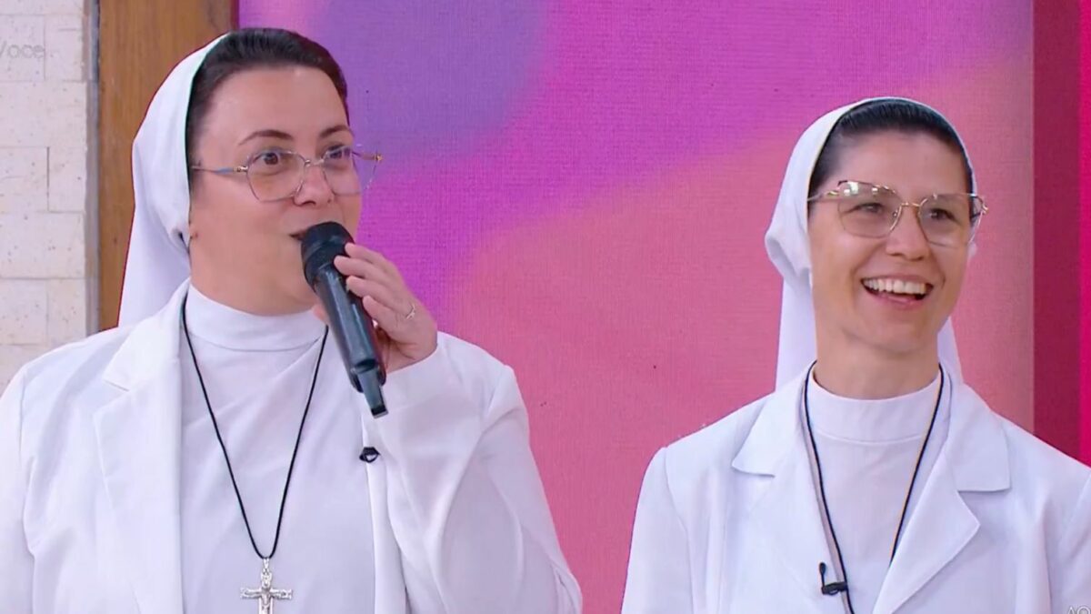 Freiras Marisa e Marizele no estúdio do Mais Você