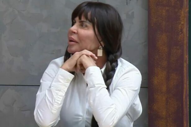 Gretchen de roupa branca no Power Couple