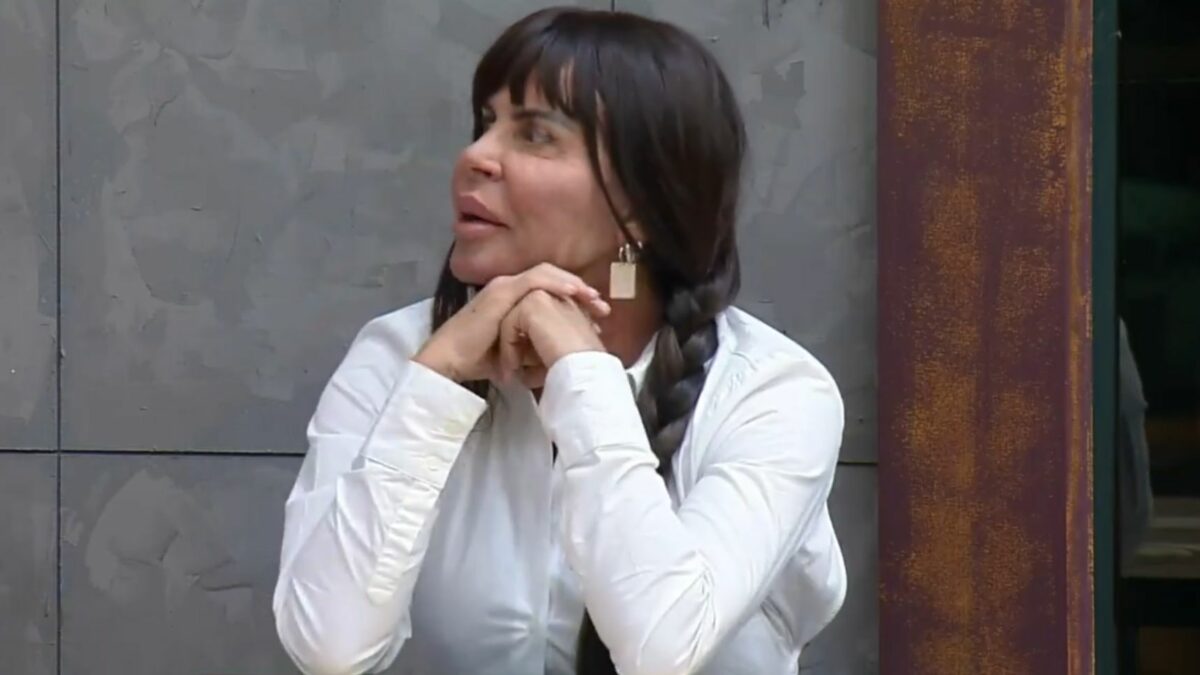 Gretchen de roupa branca no Power Couple